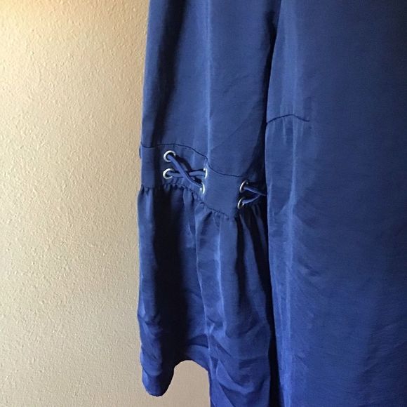 Venus Bell Sleeved Dress - Picture 4 of 5